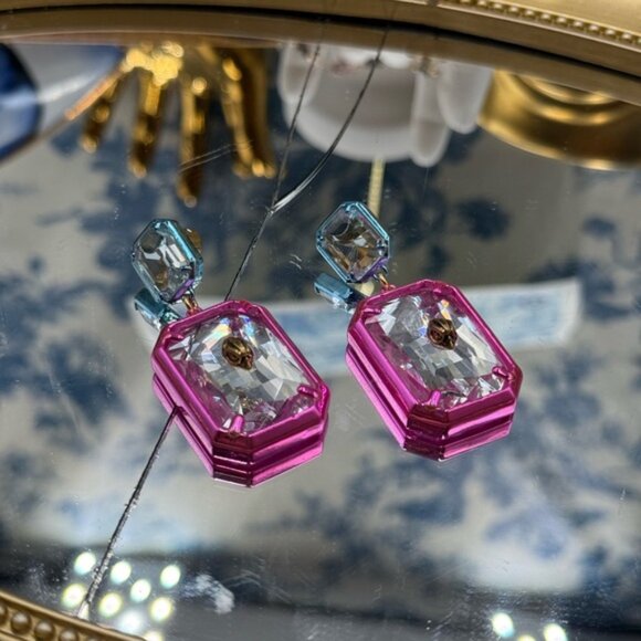 🆕 KURT GEIGER LONDON 🧿 NWOT Rectangle Stone Earrings, Metallic Blue & Pink - Picture 3 of 16